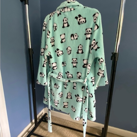 Kids’ Plush Robe - Picture 2 of 4